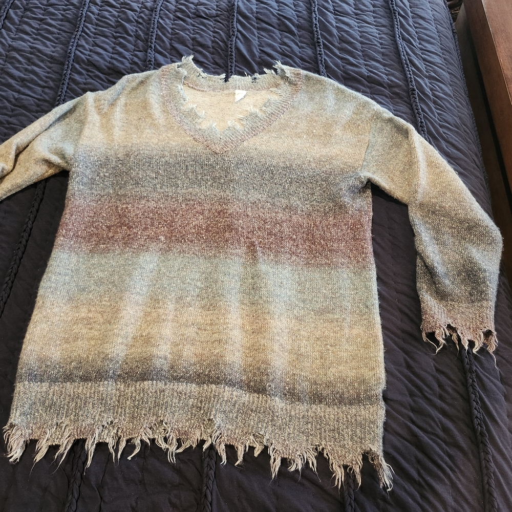 Frayed Hem Multicolor V-Neck Sweater